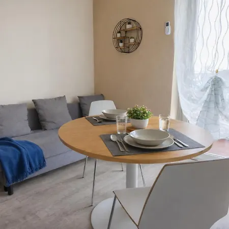 Panoramic Loft In With Balcony - Ac & Wifi Apartment