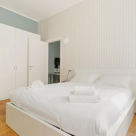 Apartment Guesthost - Chic Flat Steps From Duomo