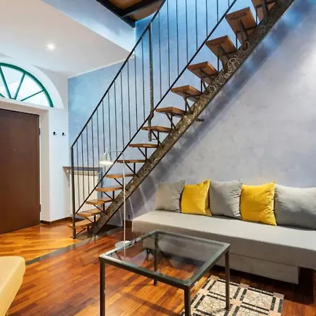 Spacious & Comfortable Apt, Near Station