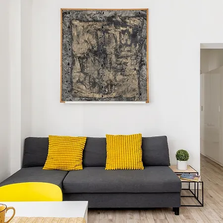 Spacious Modern Family Apartment Near Metro Apartamento