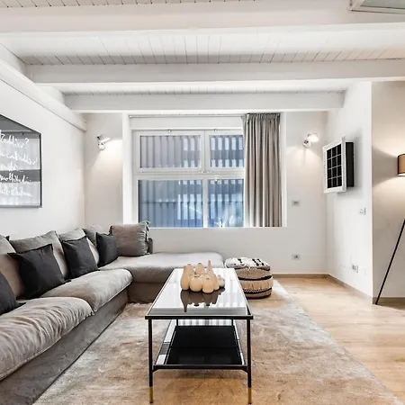 Elisabeth S Loft * Milan
