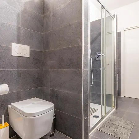 Elegant And Spacious 2bdr, 5 Min Station Apartment Milan