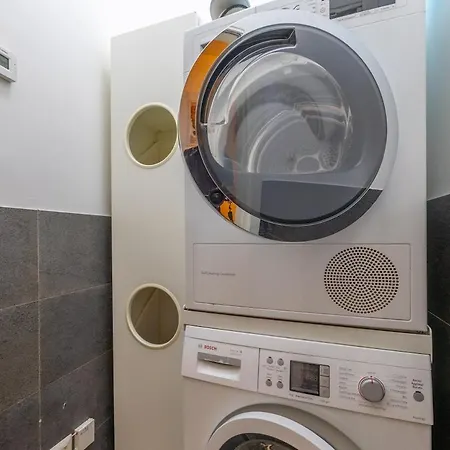 Elegant And Spacious 2bdr, 5 Min Station Apartment Milan