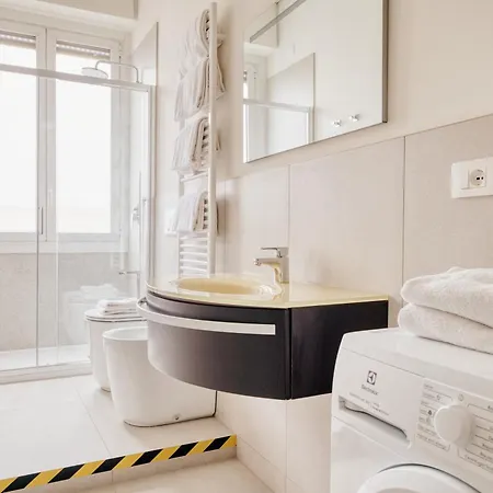 Hostmate - - Viale Corsica - 15 Min From Duomo * Milano