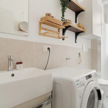 Guesthost - Cozy Balcony Flat Close To Navigli 公寓