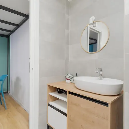 Apartment Guesthost - Comfy Near Station