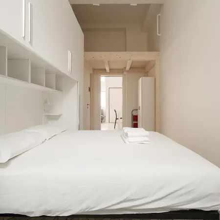 Guesthost - Cozy Flat Near & Grec0 Pirelli Stations Appartement *