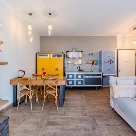 Charming With Balcony Porta Nuova Area *