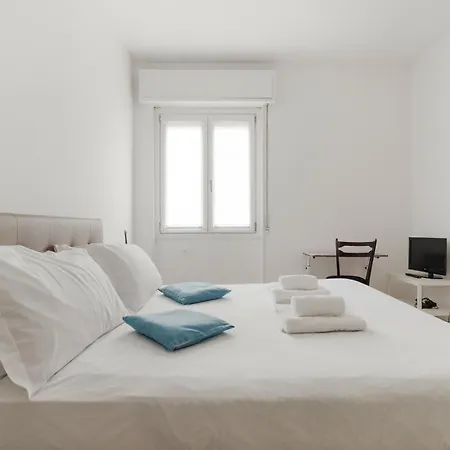 Apartment Guesthost - Atelier Rubens De Angeli X4