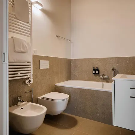 Luxury 5br Retreat Near Navigli Milano