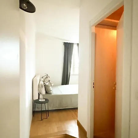 Brera Elegant 5th Floor Flat With Balcony Apartment