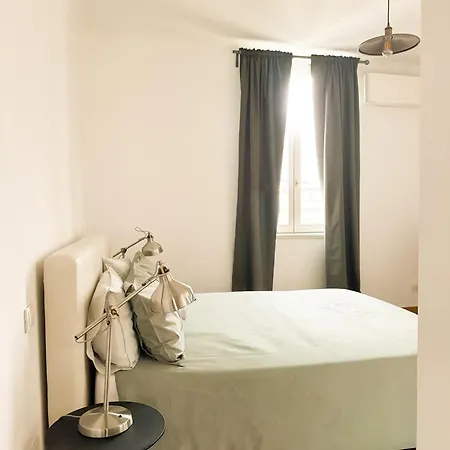 Brera Elegant 5th Floor Flat With Balcony Apartment Mailand