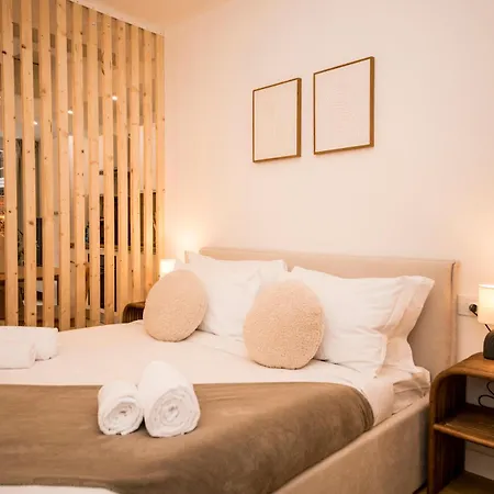 Apartment Mahon 1br Superior - Quiet, Near Tram, Metro, Duomo, Station