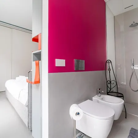 Luxury Penthouse, Exclusive Design & Private Garage Apartment *