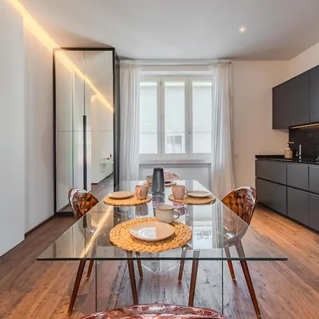 Easytopstay - Monte Napoleone Exclusive Living ミラノ