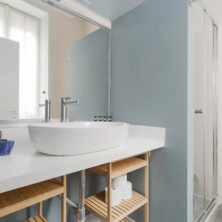 Guesthost - Chic Flat Steps From Duomo * Mailand
