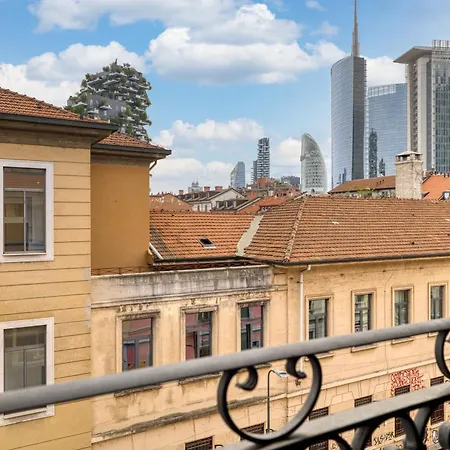 Domusmi Isola 302 Milan