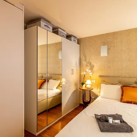Lejlighed Luxury, Modern & Charming Near Station Milano