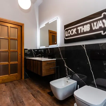 Elegante E Spaziosa Per Gruppi E Famiglie, 2 E 2 Bagni, Nel Cuore Di Milano, Con Affaccio Su Piazza Gramsci *