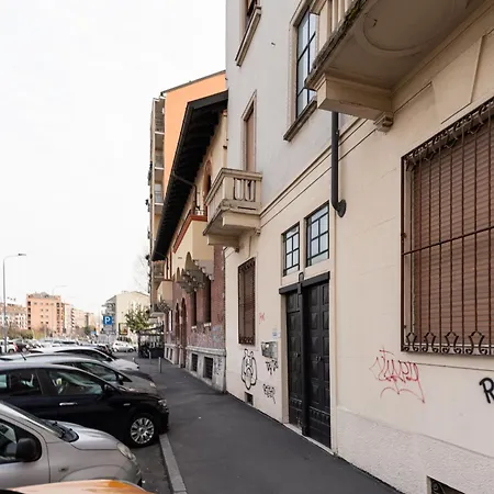 Guesthost - Modern Loft X4 Navigli Apartment Milan