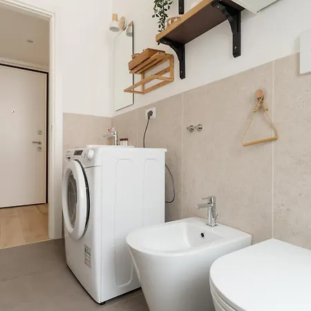 Guesthost - Cozy Balcony Flat Close To Navigli