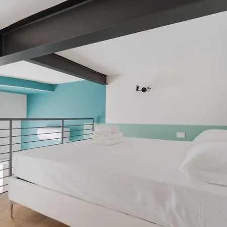 Guesthost - Comfy Near Station Apartment