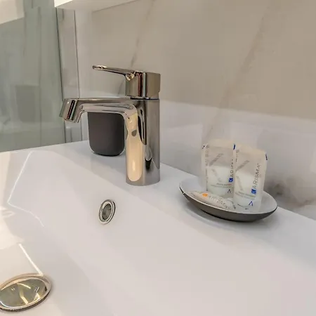 5 Min To Metro, 8-15 Min To Station And Duomo, Air Conditioning Milan