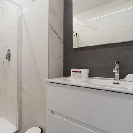 Guesthost - Cozy Flat Near & Grec0 Pirelli Stations * 米兰