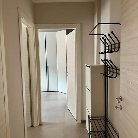 Isola North 52 דירה