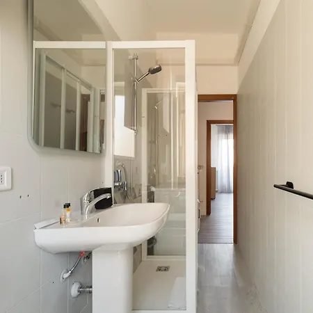 Guesthost - Comfy Balcony Navigli Apartamento *