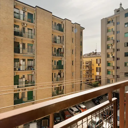 Apartamento Guesthost - Comfy Balcony Navigli *