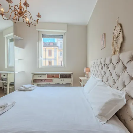 Charming With Balcony Porta Nuova Area アパート