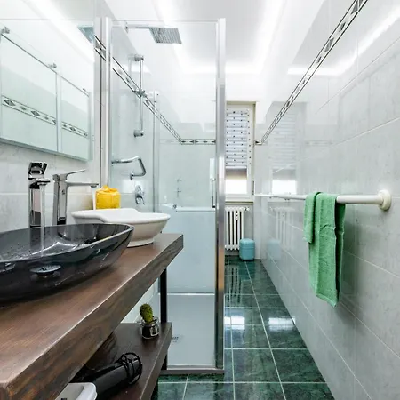 Enchanting Navigli Base Apartment