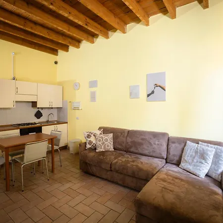 Apartment Bilocale Vista Naviglio Luminoso E Tranquillo