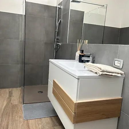 아파트 Convenient Attic, Life, San Siro, Highway *