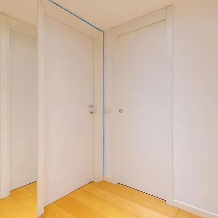 Apartment Elegant And Spacious 2bdr, 5 Min Station Milan
