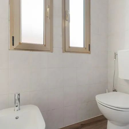 Guesthost - Comfy X3 Brenta Mm3 Apartment