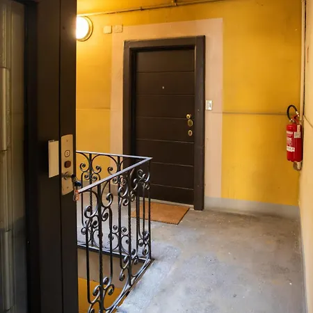 Charming Flat In Colonne Di San Lorenzo * ميلان