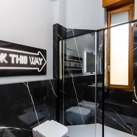Elegante E Spaziosa Per Gruppi E Famiglie, 2 E 2 Bagni, Nel Cuore Di Milano, Con Affaccio Su Piazza Gramsci *
