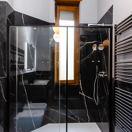 Elegante E Spaziosa Per Gruppi E Famiglie, 2 E 2 Bagni, Nel Cuore Di Milano, Con Affaccio Su Piazza Gramsci Lejlighed Milano