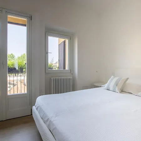 Bright Modern Flat In Centre
