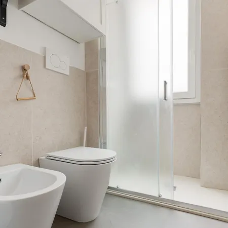Guesthost - Cozy Balcony Flat Close To Navigli 米兰