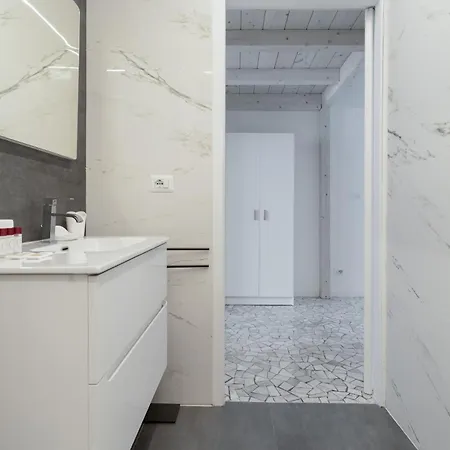 公寓 Guesthost - Cozy Flat Near & Grec0 Pirelli Stations *