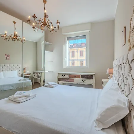 Charming With Balcony Porta Nuova Area アパート