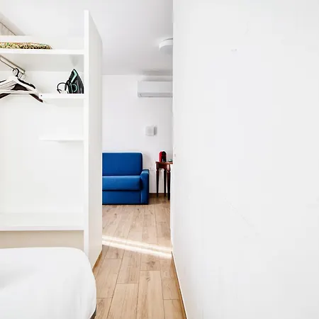 Domusmi Isola 303-304 ミラノ