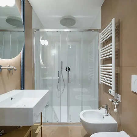 The Designer's Eye - Monforte San Babila Apartment *