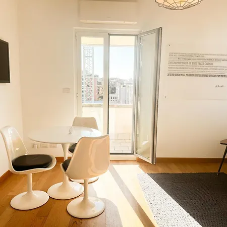 Brera Elegant 5th Floor Flat With Balcony