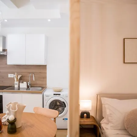 Apartment Mahon 1br Superior - Quiet, Near Tram, Metro, Duomo, Station