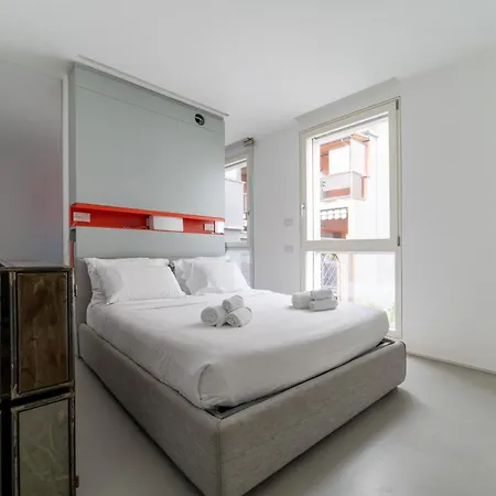 Luxury Penthouse, Exclusive Design & Private Garage * Mailand