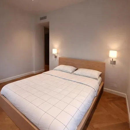 Gae Aulenti Exclusive Suite, 3 Bedrooms, 3 Bathrooms 130 Sqm *